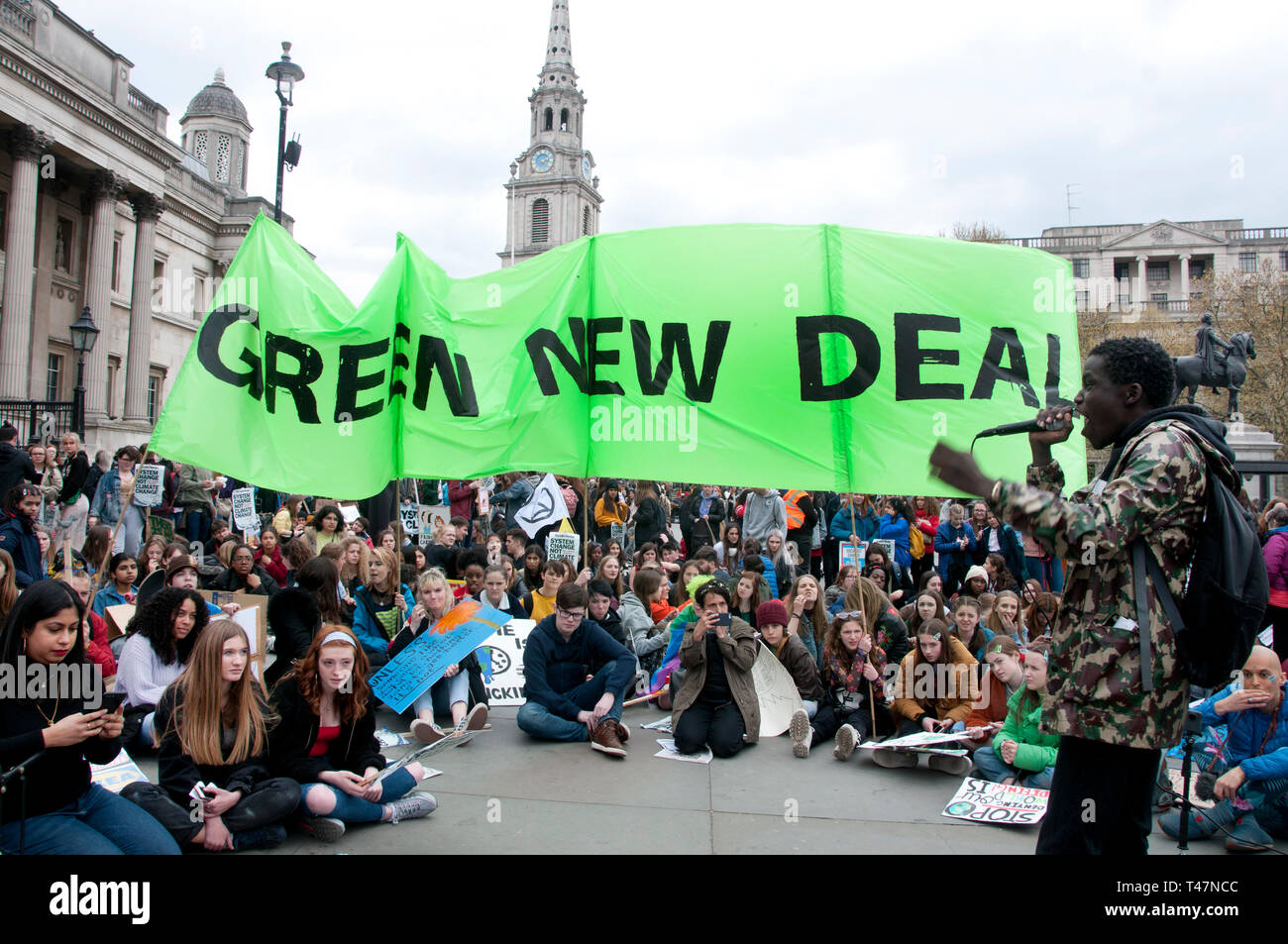 Londra, Trafalgar Square. Il 12 aprile 2019. Sciopero della gioventù per il cambiamento climatico. Foto Stock