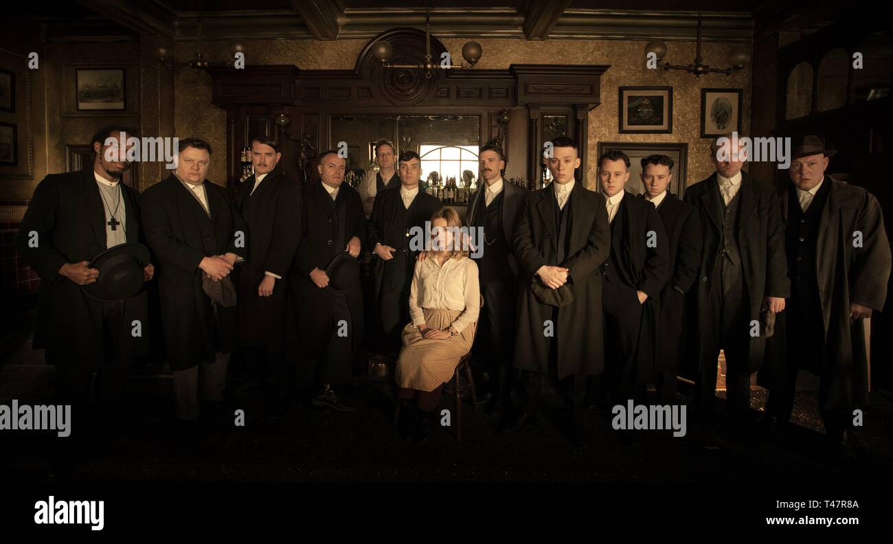 CILLIAN MURPHY , ANNABELLE WALLIS , Paul Anderson , Joe Cole e Benjamin Zephaniah in PEAKY BLINDERS (2013). Stagione 1. Credito: British Broadcasting Corporation (BBC) / Album Foto Stock