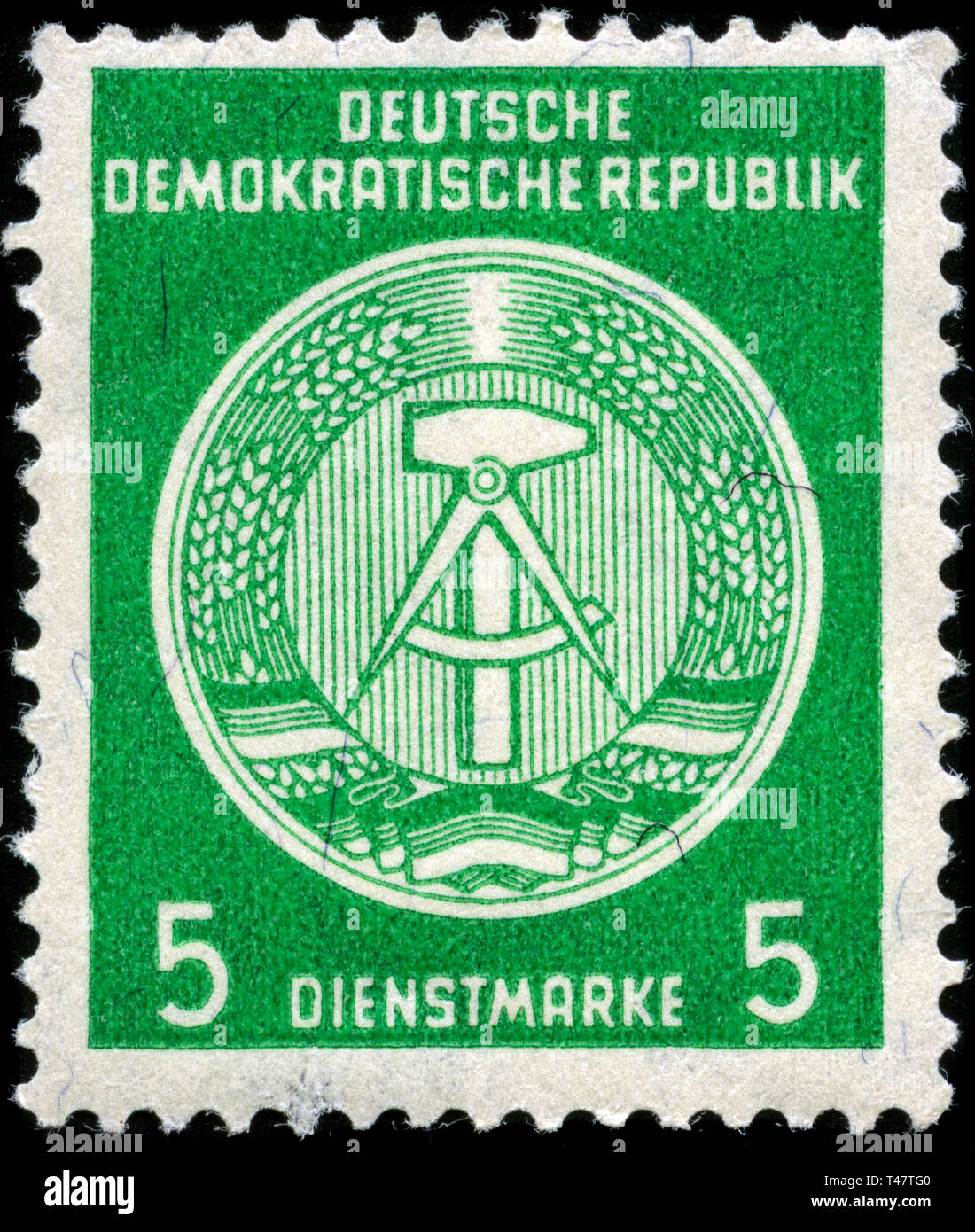 Francobollo dalla Germania Est (DDR) in Martello e bussola (Tipografia)  serie emesse nel 1956 Foto stock - Alamy