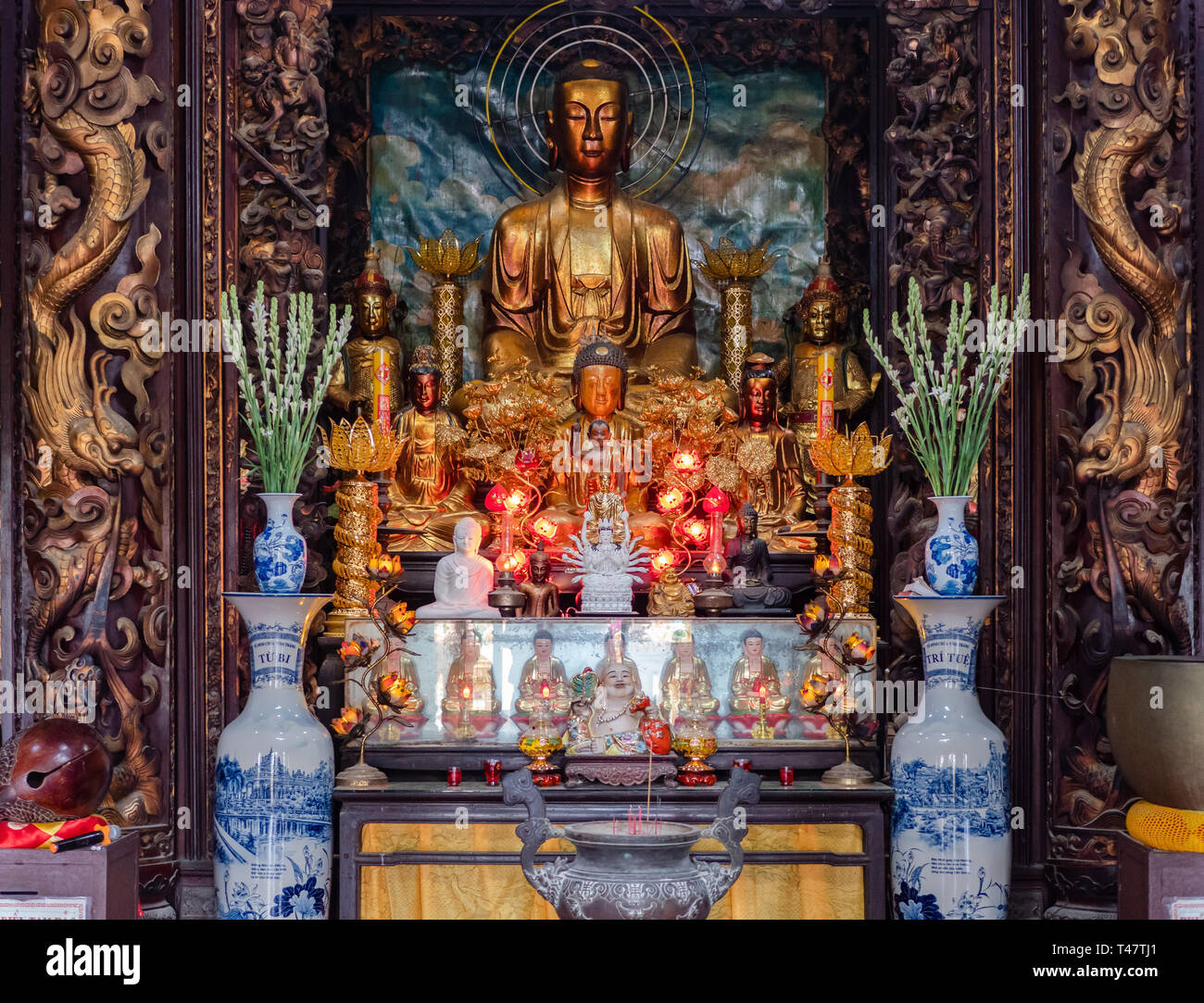 Immagine del Buddha a Vinh Trang tempio, Chua Vinh Trang, in My Tho, regione del Delta del Mekong del Vietnam. Il tempio fu originariamente costruito durante la metà Foto Stock
