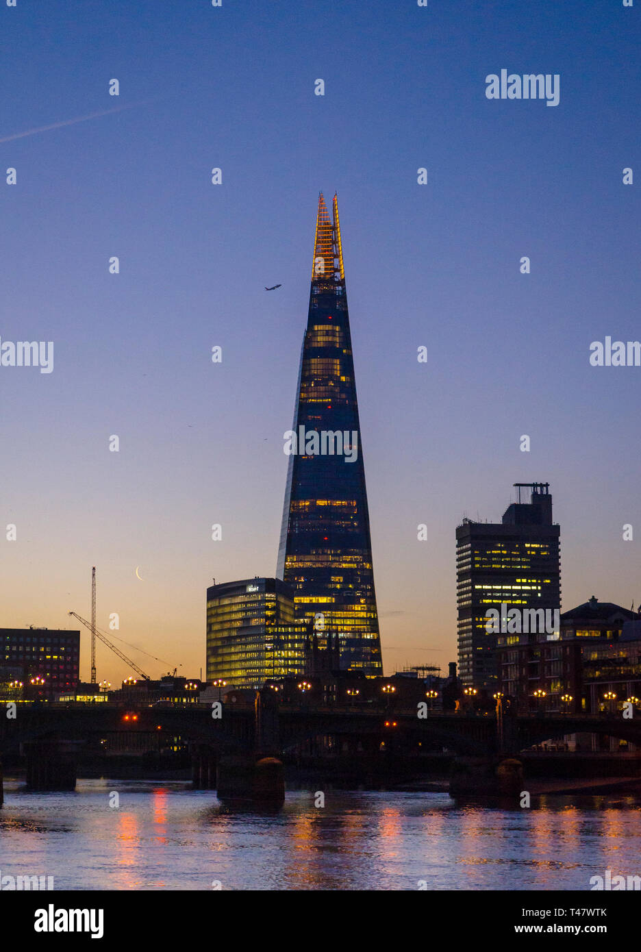 Alba sul Shard Building e il fiume Tamigi e Londra. Foto Stock