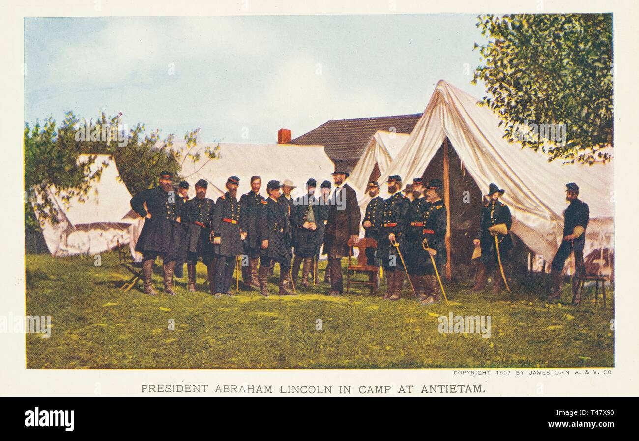 Il presidente Abraham Lincoln sul campo di battaglia da campo di Antietam, 1862. Ubicazione collezione privata. Foto Stock