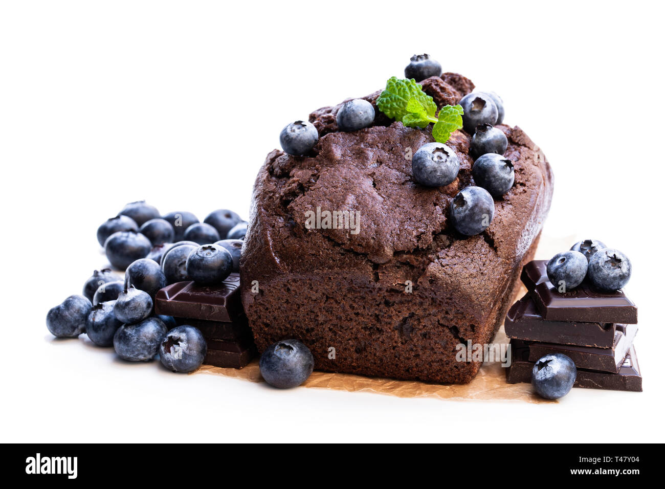 Cioccolato artigianale focaccia torta con isolato su bianco Foto Stock