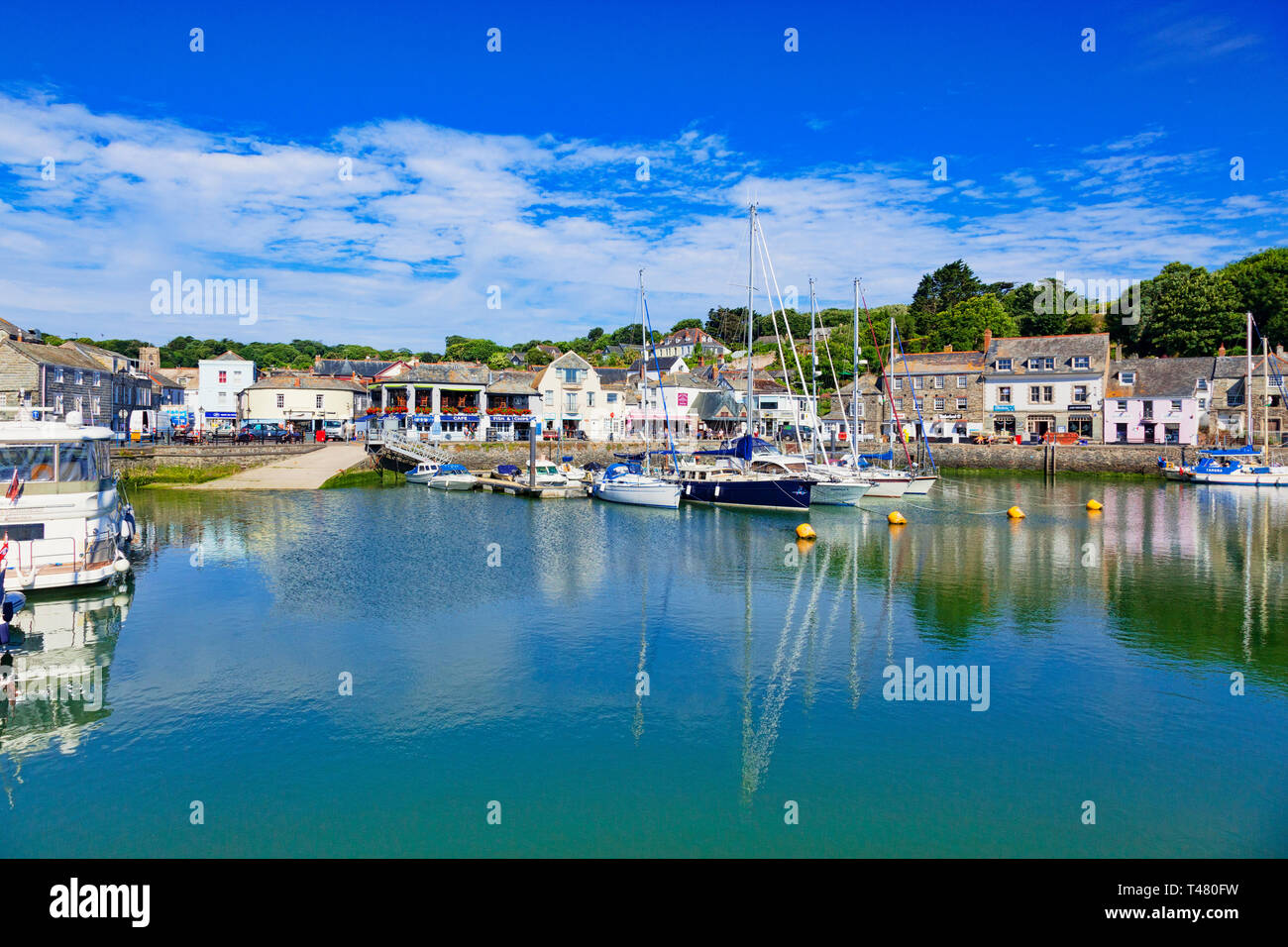 26 Giugno 2018: Padstow, Cornwall, Regno Unito - il porto ed il lungomare. Foto Stock