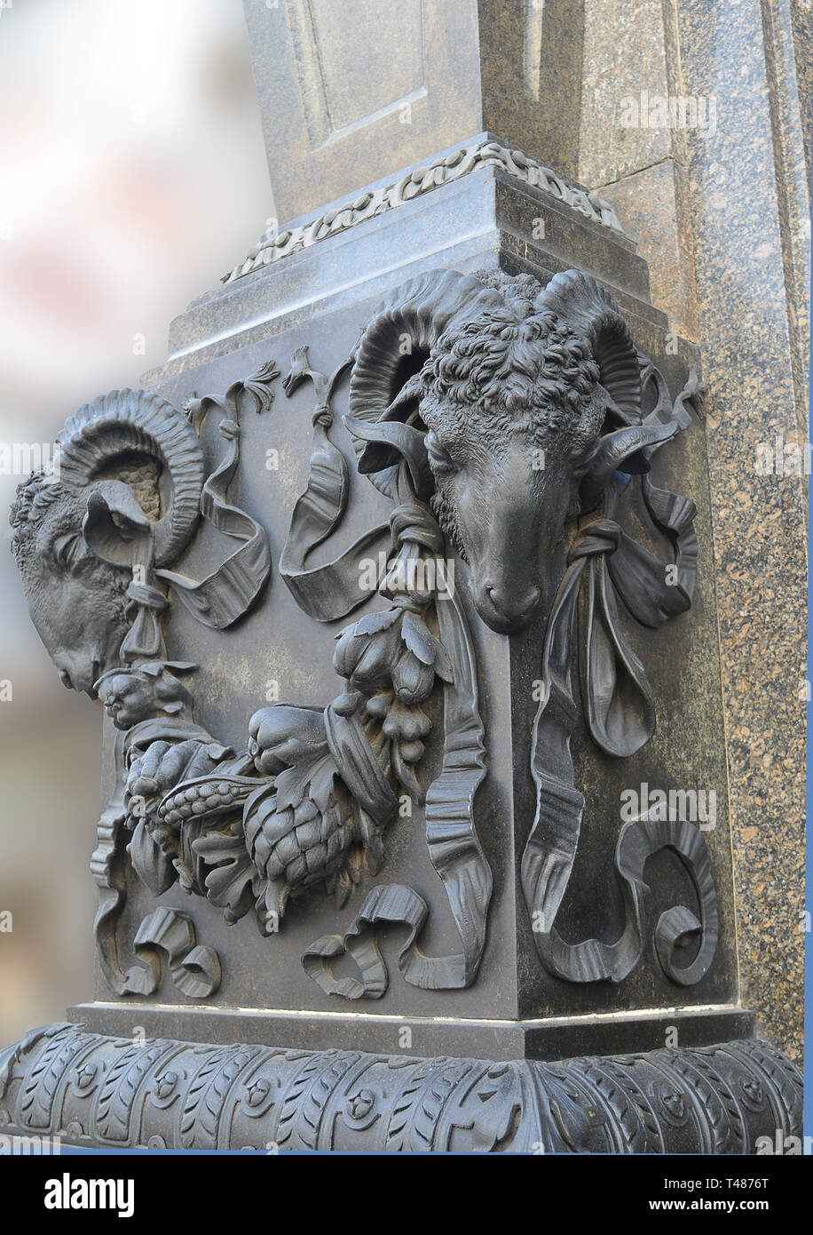Decorazione esterna sulla base di un pilastro sulla ex Equitable Life Assurance Society degli Stati Uniti buikding (1887-1891) sulla piazza Sto Foto Stock