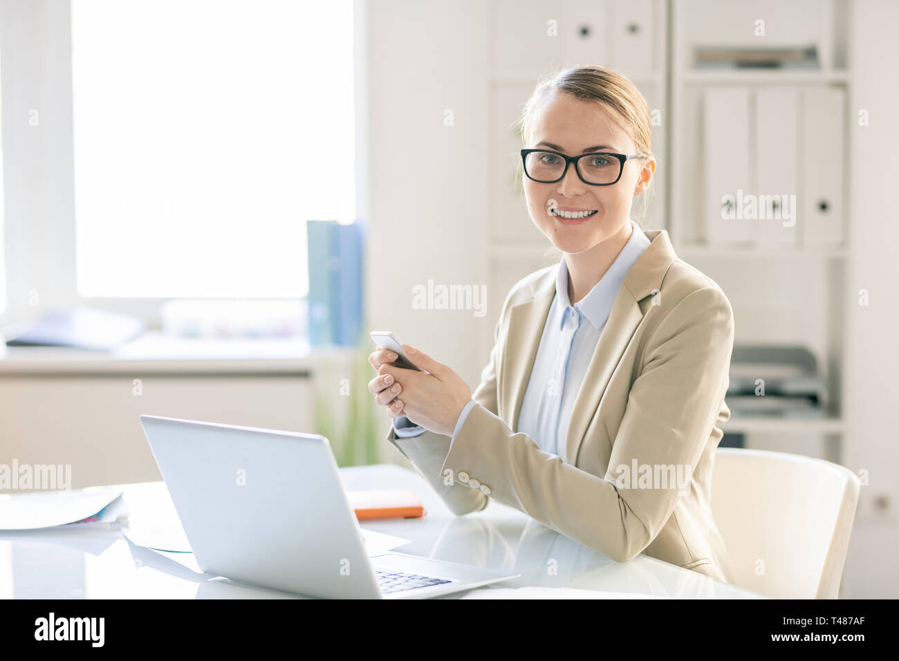 Ritratto di manager di successo in ufficio Foto Stock