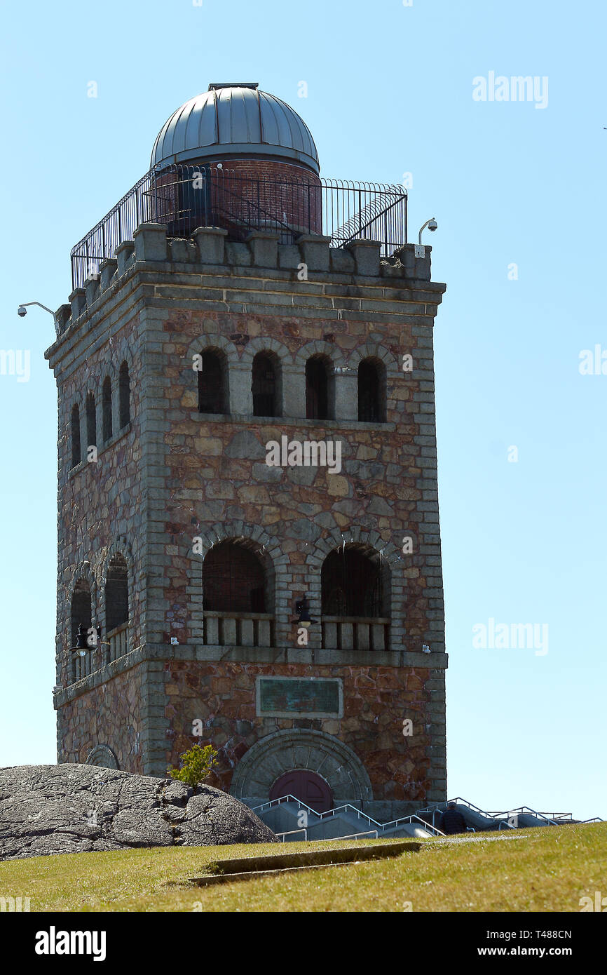 Alta torre di roccia prenotazione, un parco della città di Lynn, Massachusetts. Vista di alta torre di roccia e di un osservatorio. Foto Stock