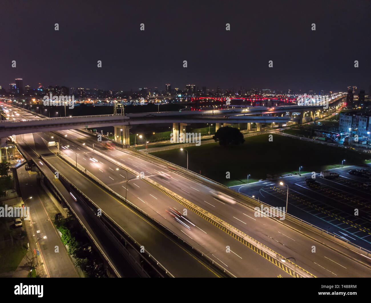 Il traffico Vista aerea - Traffico di concetto di immagine, Birds Eye vista diurna utilizzare il drone in Taipei, Taiwan. Foto Stock