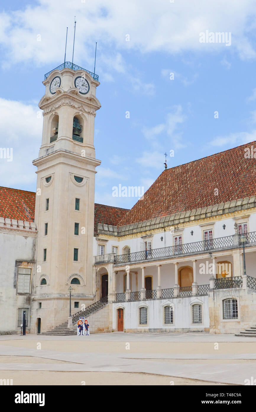 Campus dell'Università di Coimbra con la dominante Torre. Uno dei più significativi monumenti in tutto il Portogallo. Foto Stock