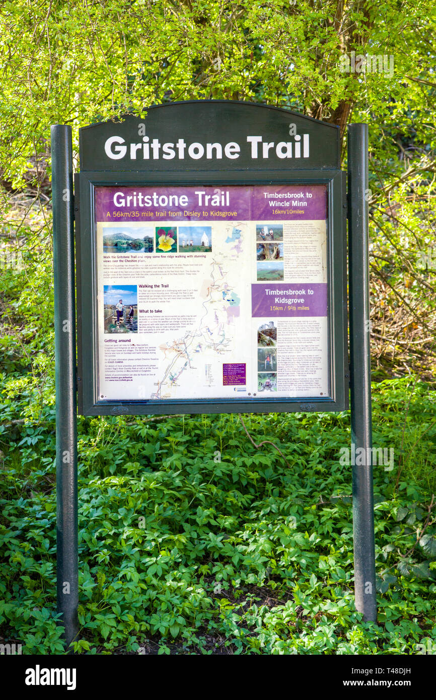 La scheda Informazioni visualizza i dettagli relativi al sentiero Gritstone in Timbersbrook parcheggio cloud Bosley Cheshire England Regno Unito Foto Stock