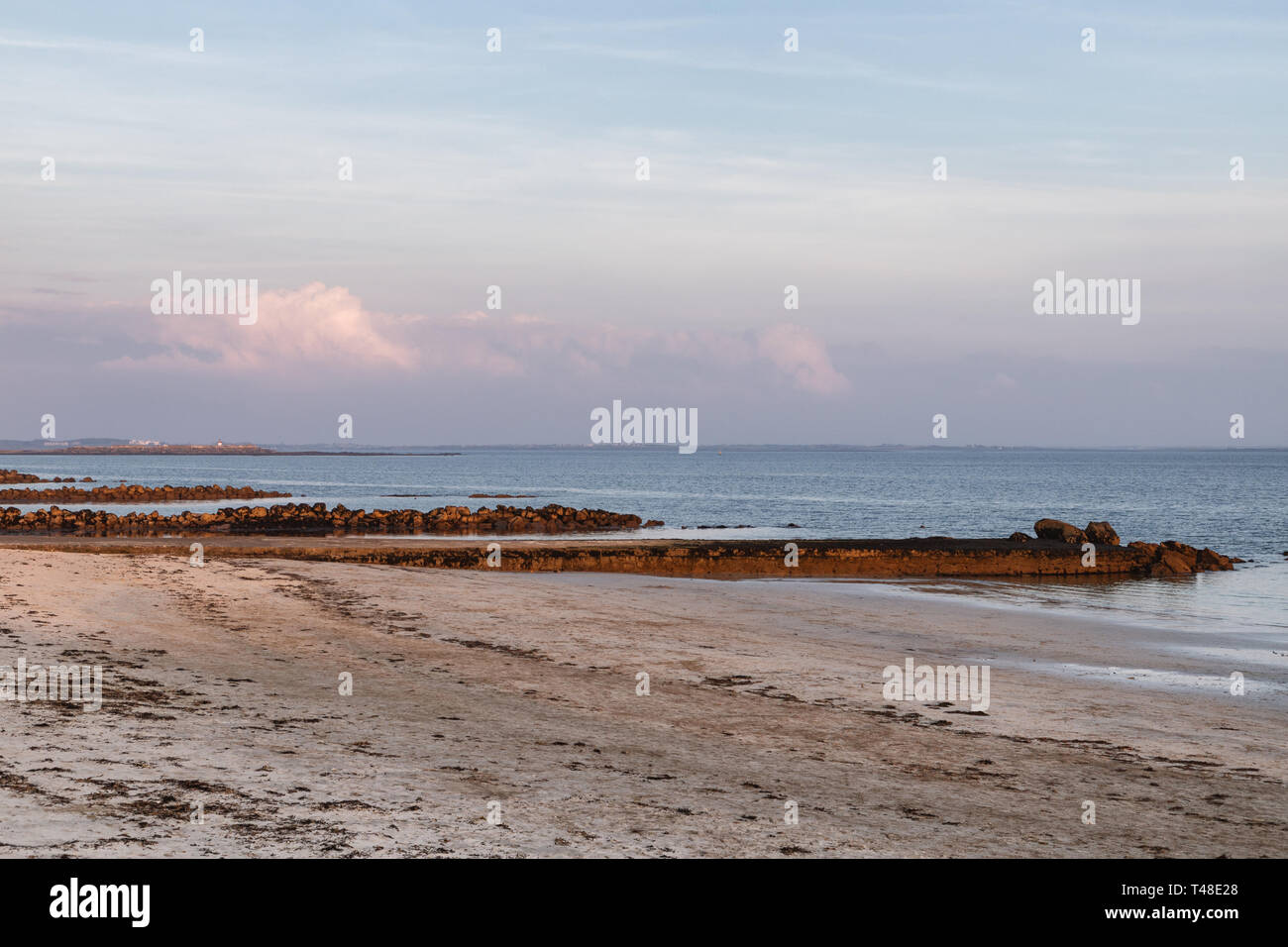 Tramonto a Salthill spiaggia nella baia di Galway Salthill, Galway, Irlanda Foto Stock