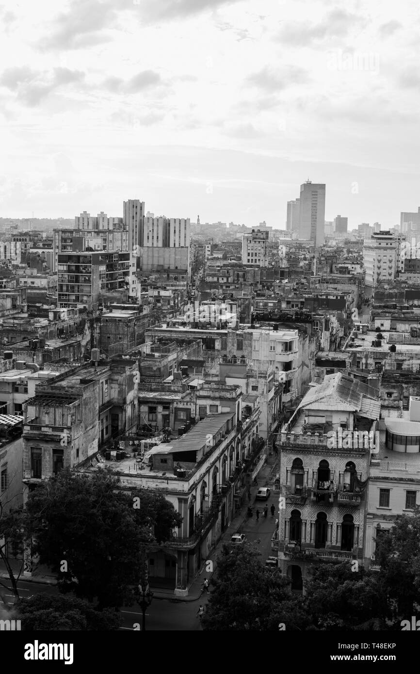 L'Avana, Cuba - Febbraio 2019: quotidiani locali e turistiche di istantanee di vita sulle strade di La Habana, Cuba nel febbraio 2019 Foto Stock