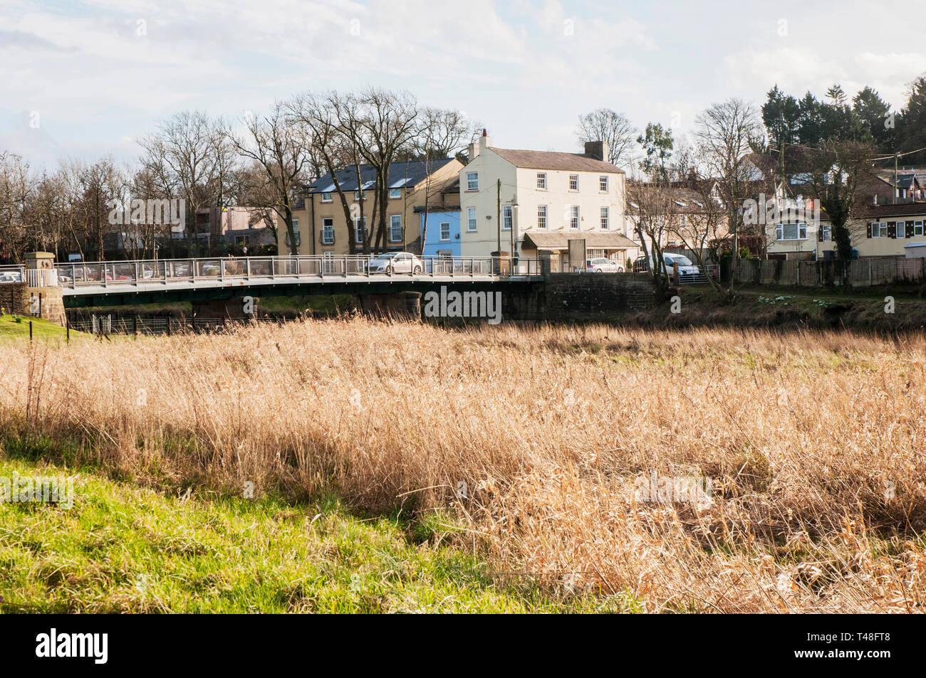 Auto attraversando Cartford ponte a pedaggio poco Eccleston con Larbreck che attraversa il fiume Wyre e collega con Salisbury Lancashire England Regno Unito Foto Stock