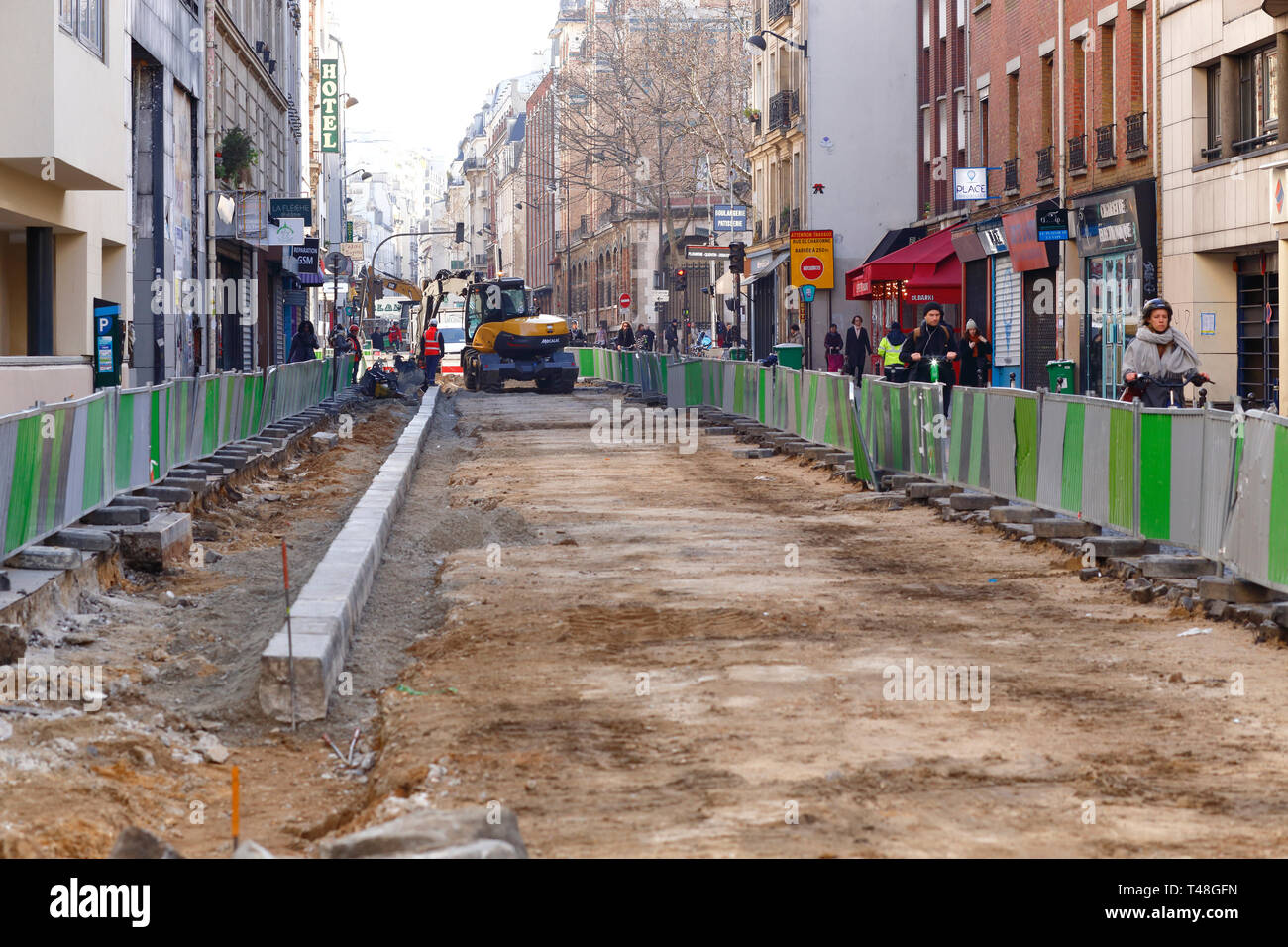 Un tratto di Rue de Charonne in costruzione, in via di rifabbricazione, Parigi, Francia, marzo 19, 2019. Foto Stock
