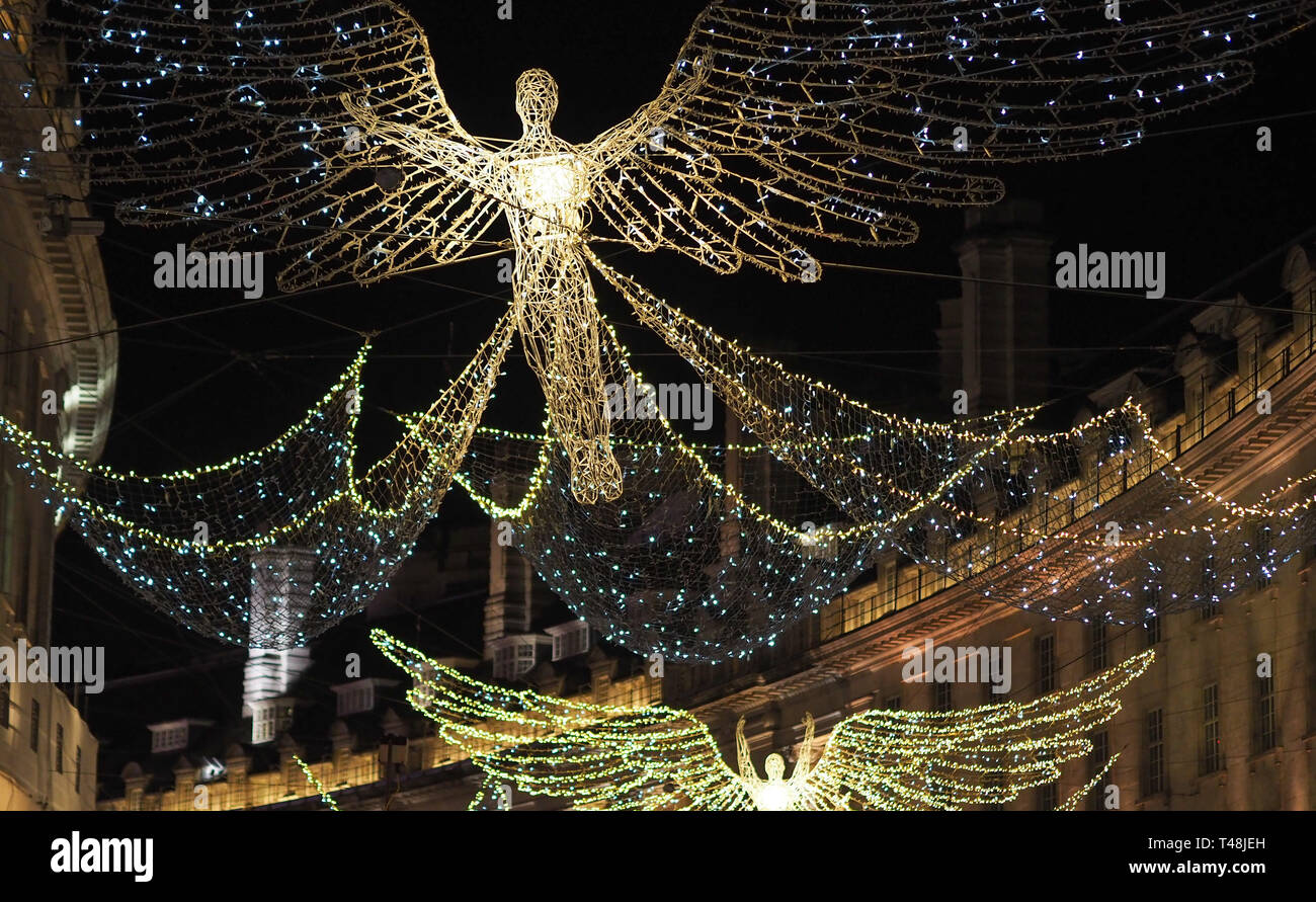 Angelo le luci di Natale sul Regents Street a Londra Foto Stock