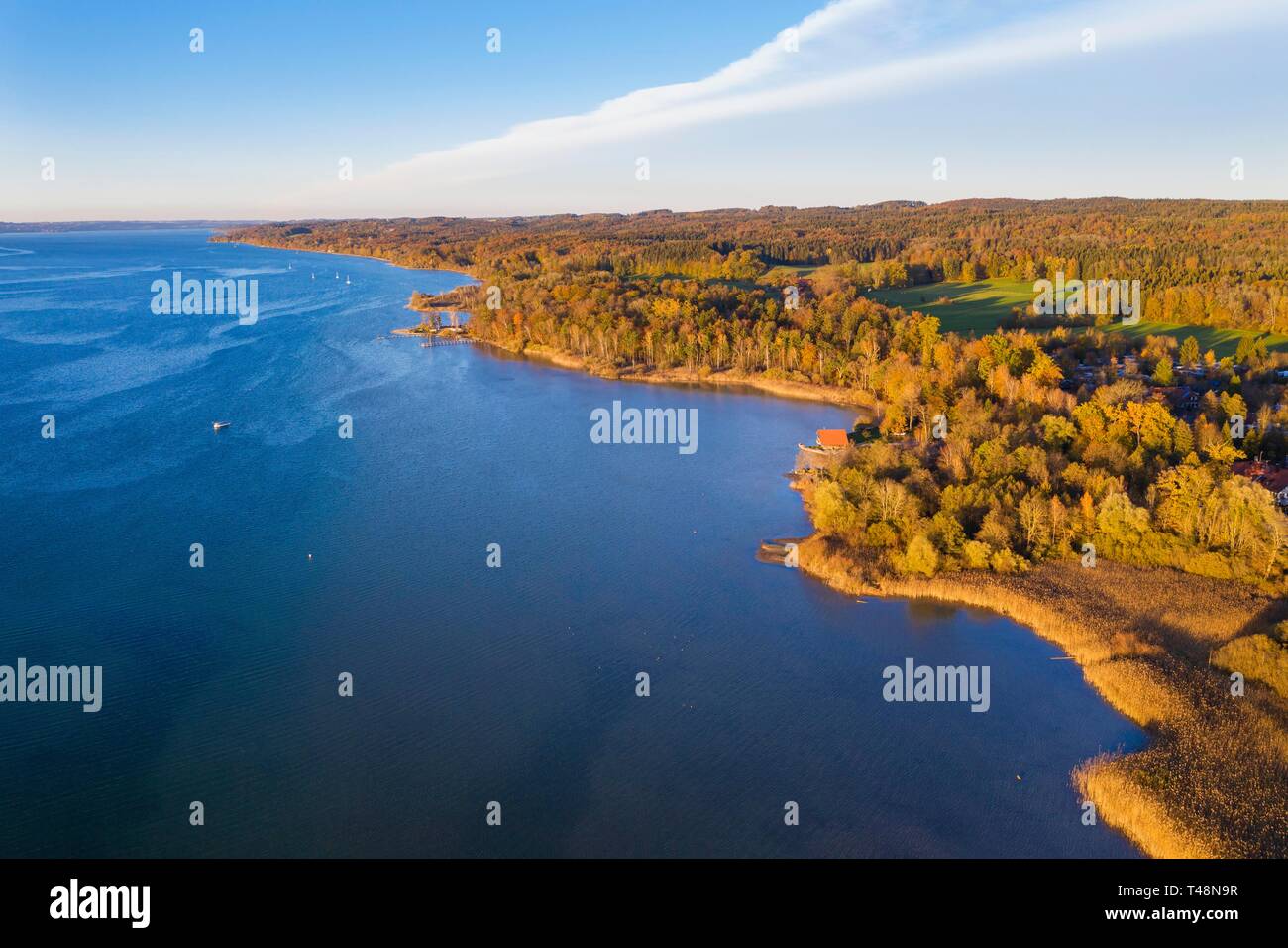 Starnberger See, sponda orientale vicino a Sankt Heinrich, Funfseenland, drone shot, Alta Baviera, Baviera, Germania Foto Stock