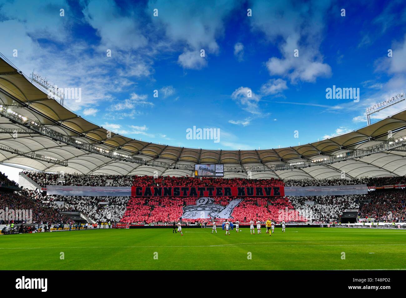 Panoramica, ventola coreografia del Cannstatter Kurve con caraffa come punto di riferimento di Bad Cannstatt, Mercedes-Benz Arena, Stoccarda, Baden-Württemberg, Germania Foto Stock