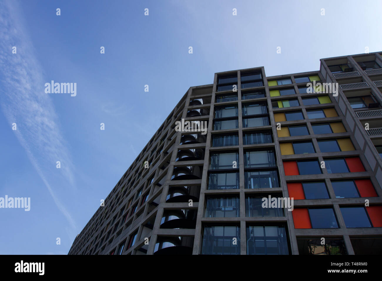 Basso angolo vista di appartamenti di lusso a Park Hill, Sheffield Foto Stock