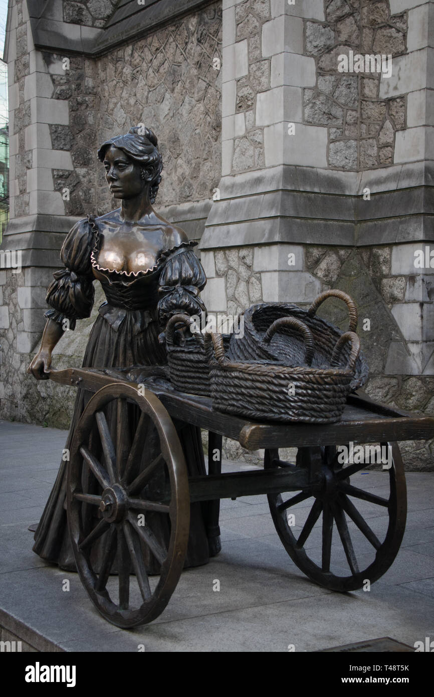 Statua di bronzo di Molly Malone a Dublino, Irlanda Foto Stock