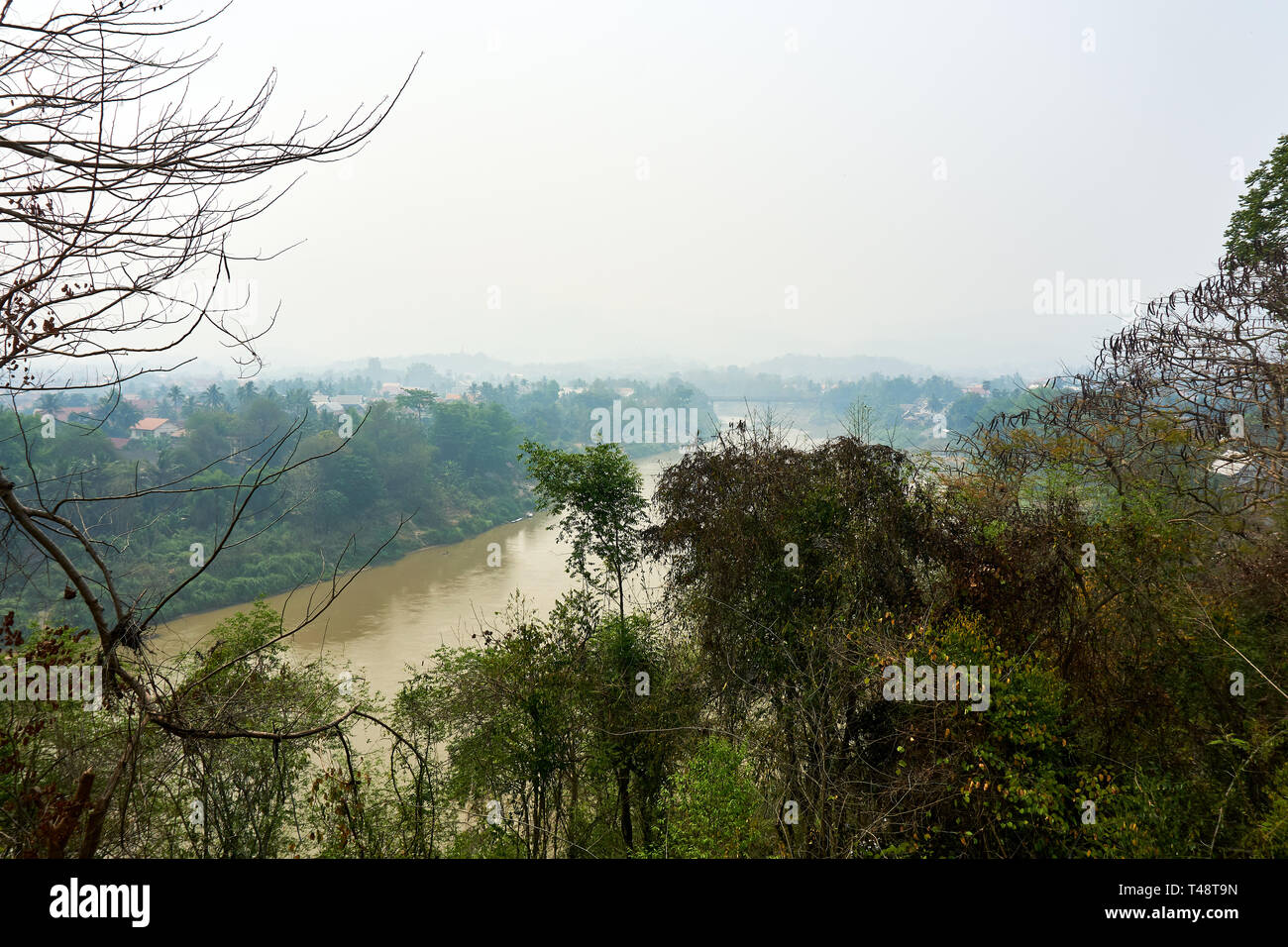 Vista del fiume Nam Khan a Luang Prabang, Laos Foto Stock