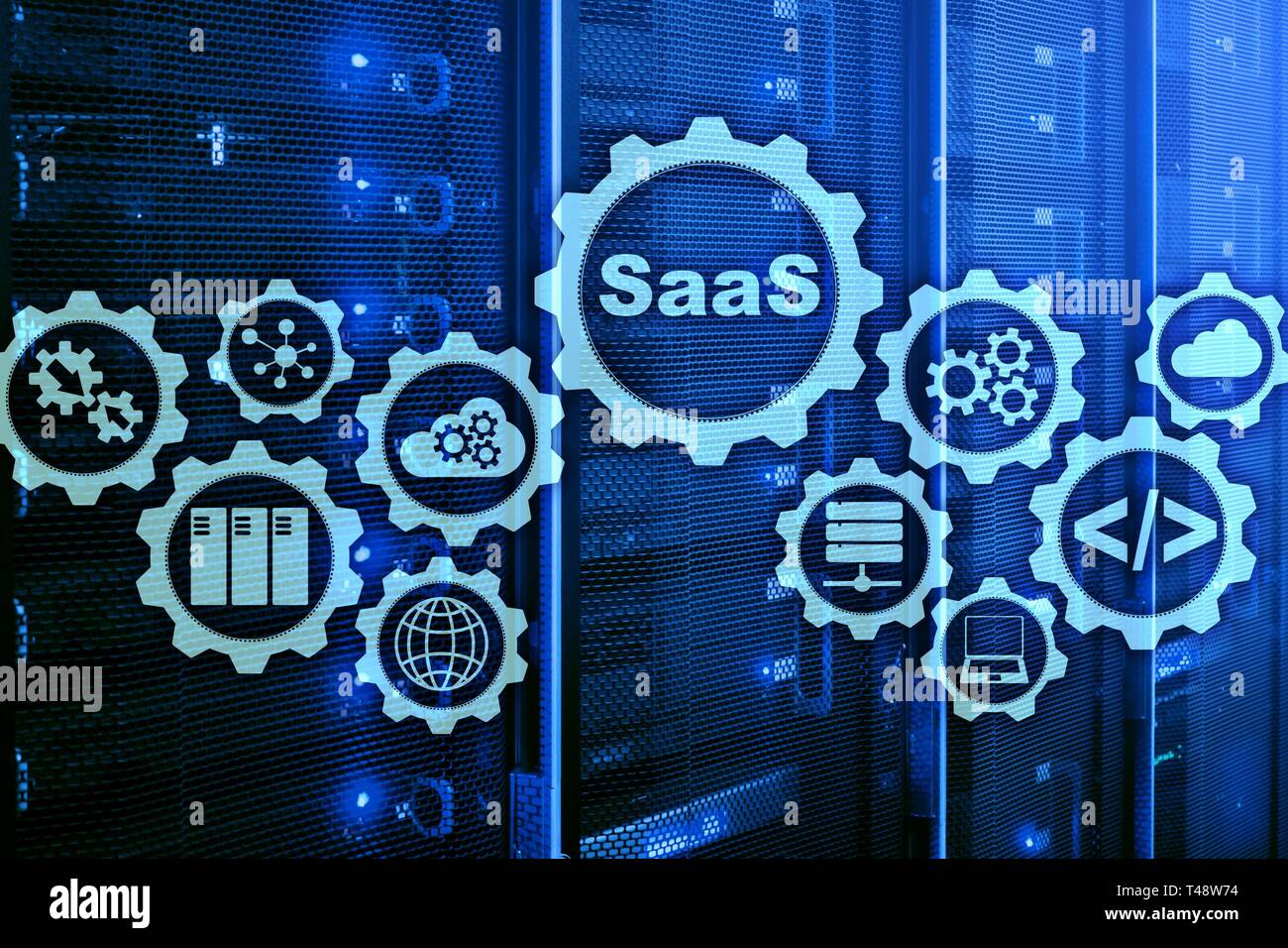 Il software come un servizio SaaS. Il concetto di software. La moderna tecnologia modello su uno schermo virtuale sala server sfondo. Software su richiesta. Foto Stock