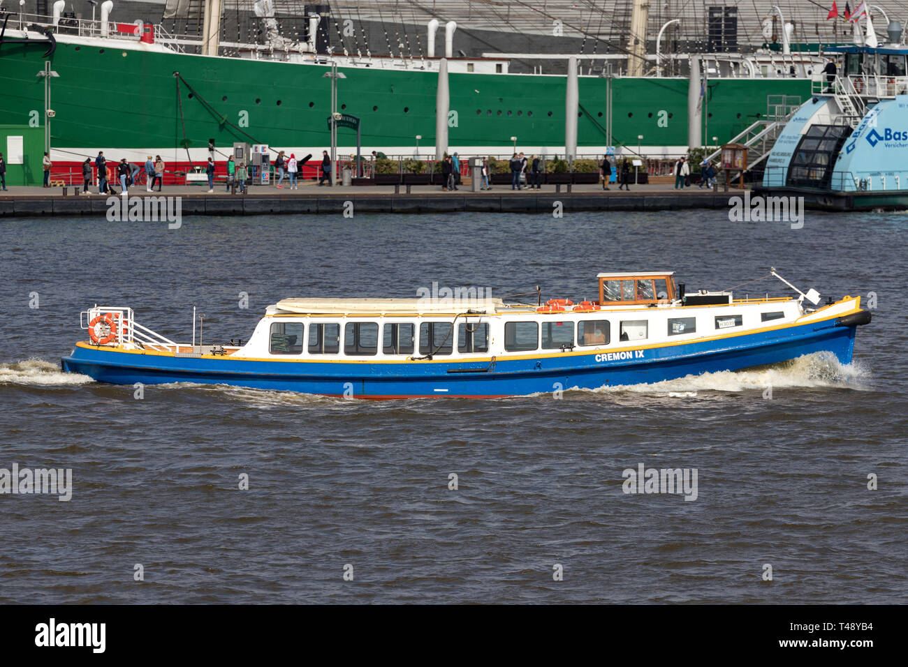 Lancio tradizionale CREMON IX sul porto di Amburgo gita turistica Foto Stock