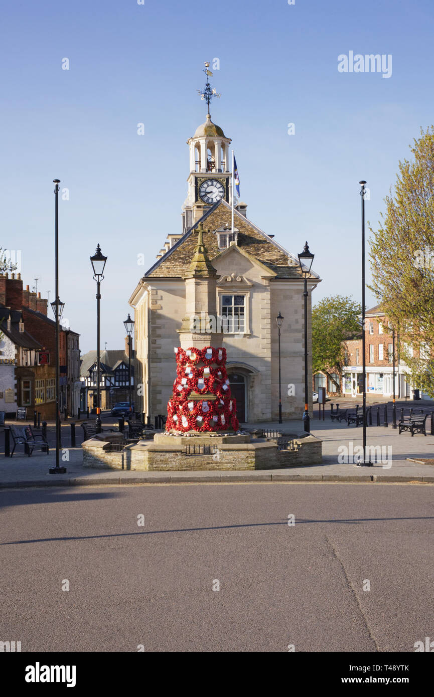 Brackley Town Hall e Memoriale di guerra, Northamptonshire. Foto Stock