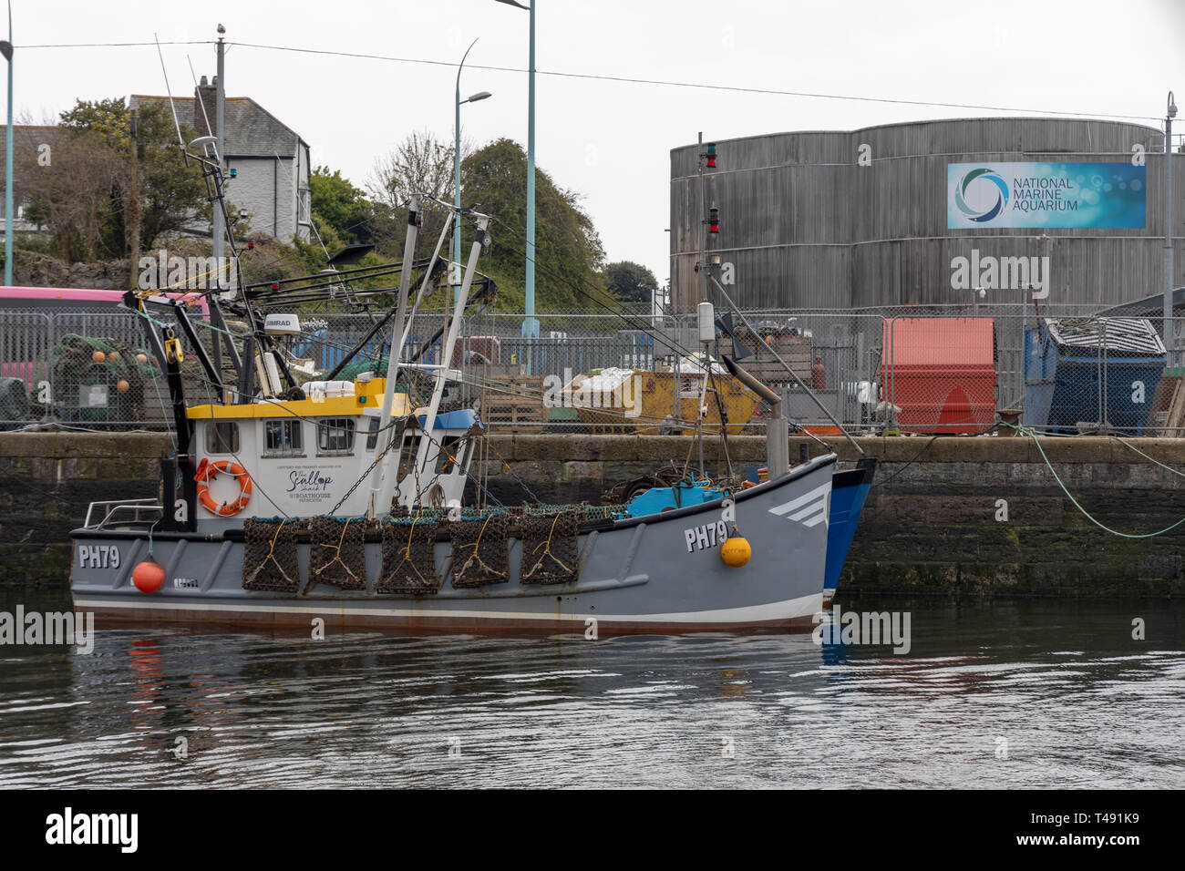 Barche da pesca a Sutton Harbour, Plymouth UK Foto Stock