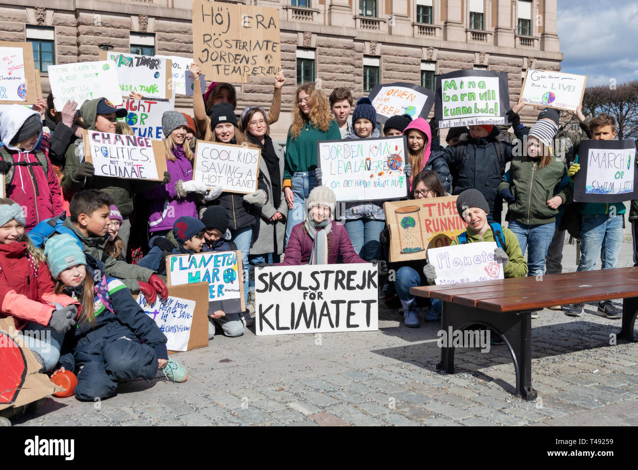 Stoccolma, Svezia. 12 Aprile, 2019. Gli attivisti del clima di tutte le età la giunzione 16-anno-vecchio svedese Thunberg Greta per la scuola sciopero contro il cambiamento climatico. Foto Stock