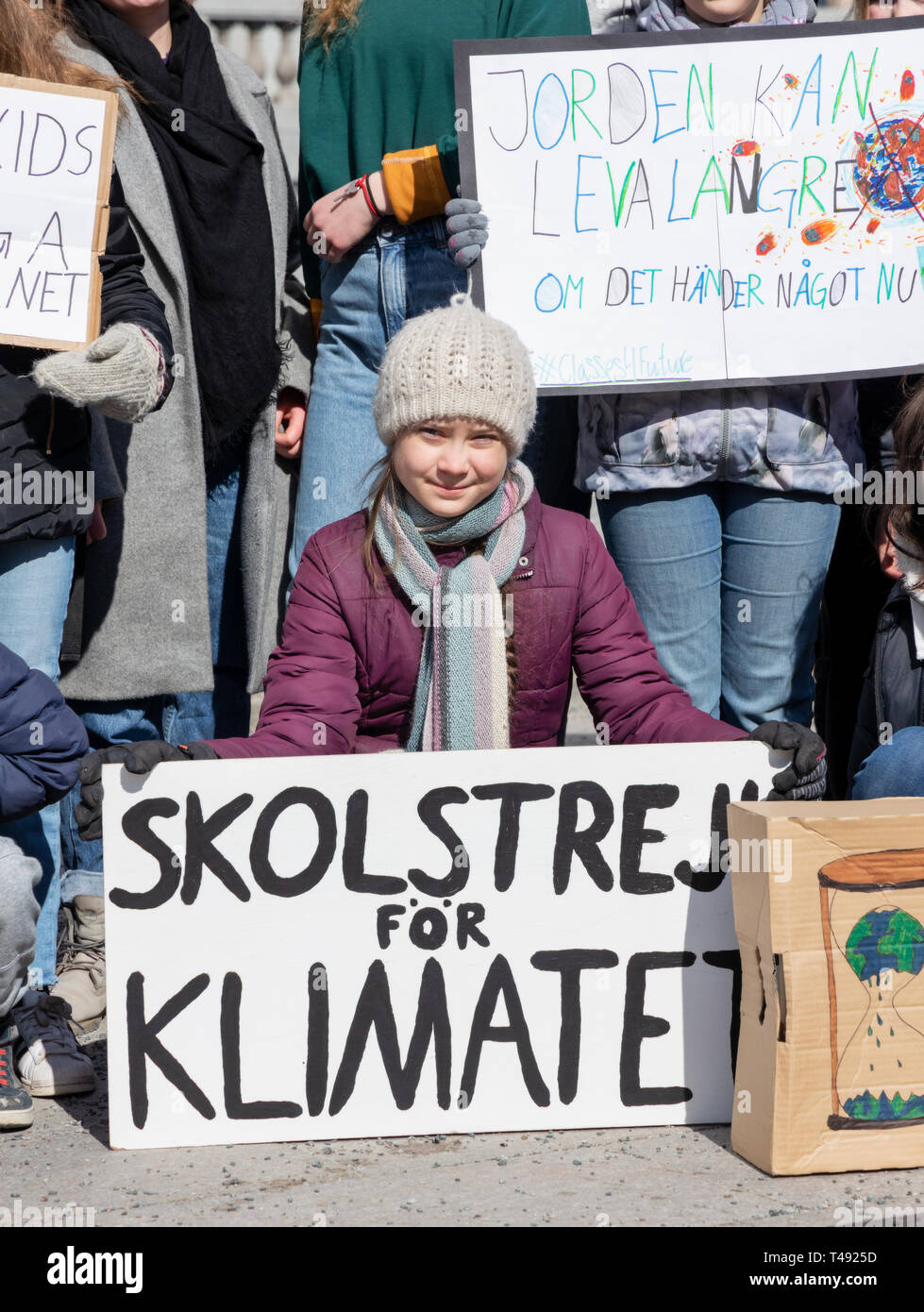 Stoccolma, Svezia. 12 Aprile, 2019. Gli attivisti del clima di tutte le età la giunzione 16-anno-vecchio svedese Thunberg Greta per la scuola sciopero contro il cambiamento climatico. Foto Stock
