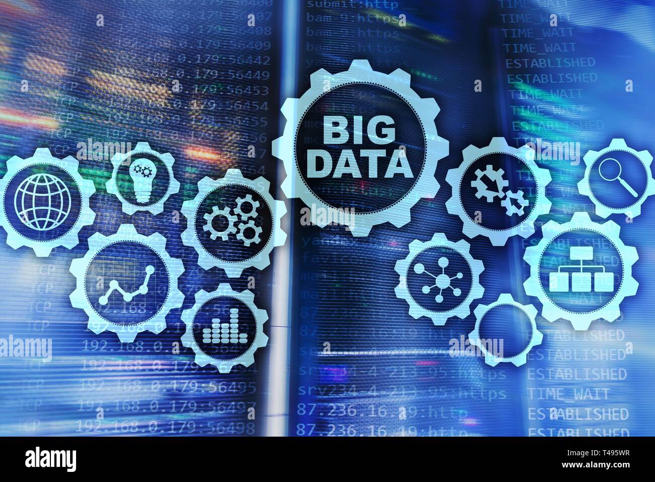 Dati di grande concetto di hi-tech e innovazione in azienda e produzione. Schermo virtuale sul server del centro dati sfondo. Foto Stock