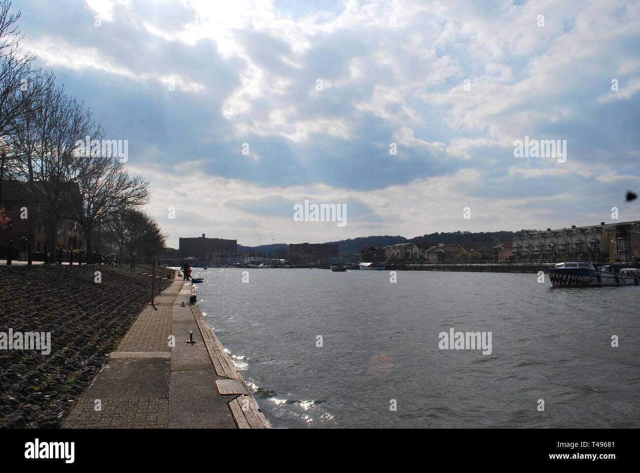 Una vista lungo le banchine di Bristol, Regno Unito Foto Stock