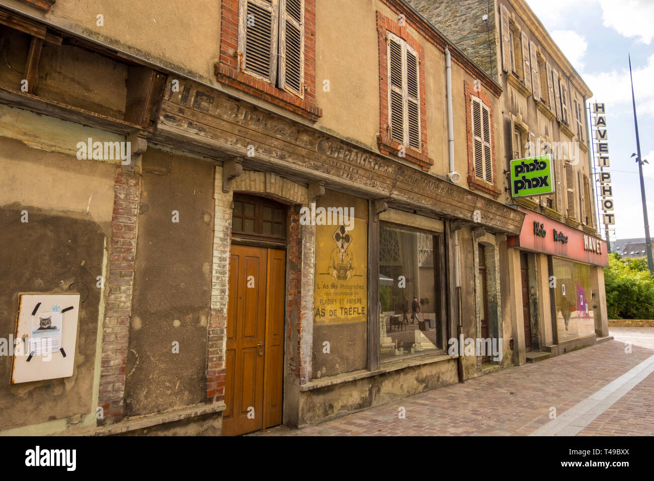 Cherbourg-Octeville, Francia - 21 agosto 2018: vecchie foto in studio e negozio di fotografia in una strada a Cherbourg city. La Normandia, Francia Foto Stock