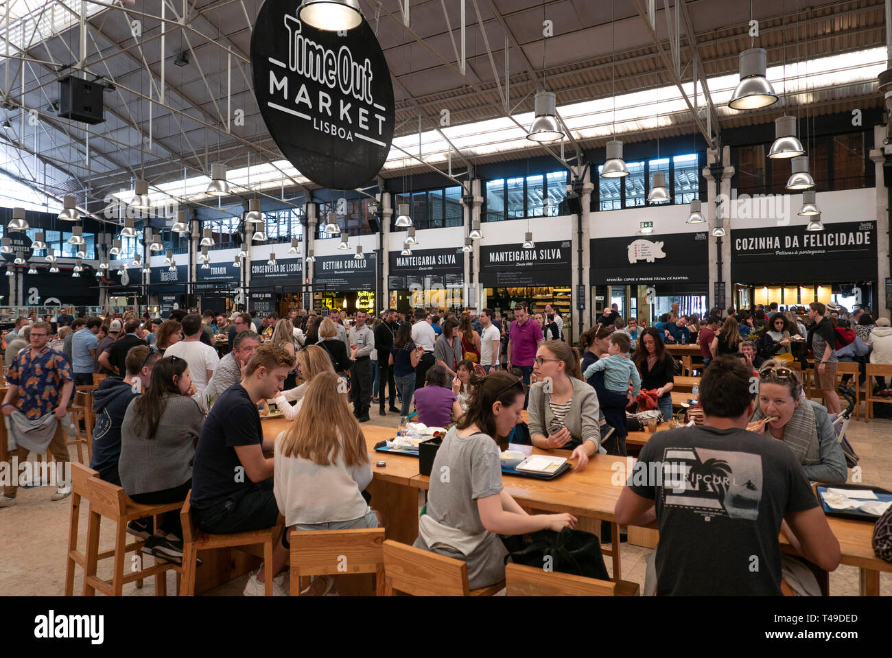 Tempo fuori mercato - Mercado da Ribeira - Lisbona, Portogallo, Europa Foto Stock