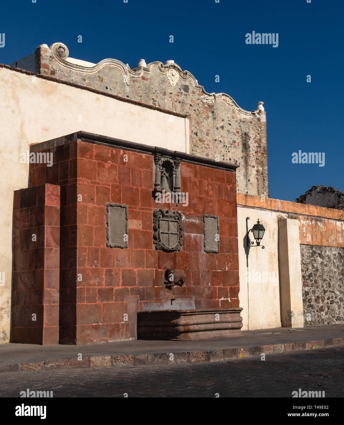 Interessanti edifici del patrimonio in una strada a Queretaro Messico Foto Stock