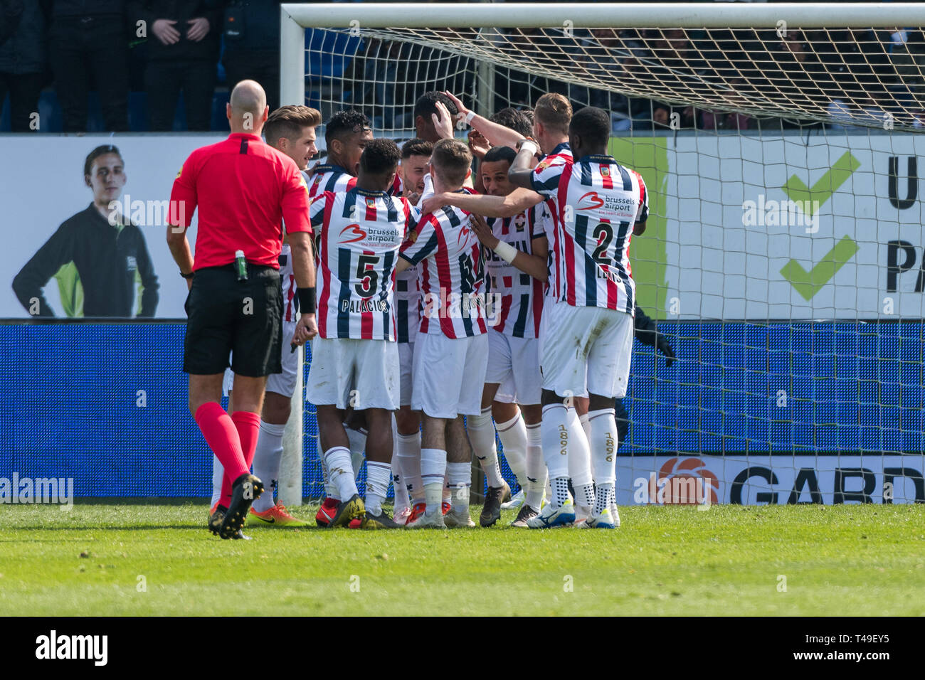 14 aprile 2019 Tilburg, Olanda Calcio Eredivisie olandese Willem II v PEC Zwolle L-R spelers willem 2 vieren de 1-0 Foto Stock