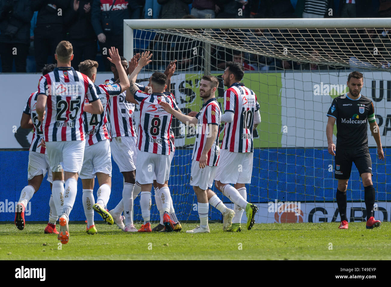 14 aprile 2019 Tilburg, Olanda Calcio Eredivisie olandese Willem II v PEC Zwolle L-R spelers willem 2 vieren de 1-0 Foto Stock