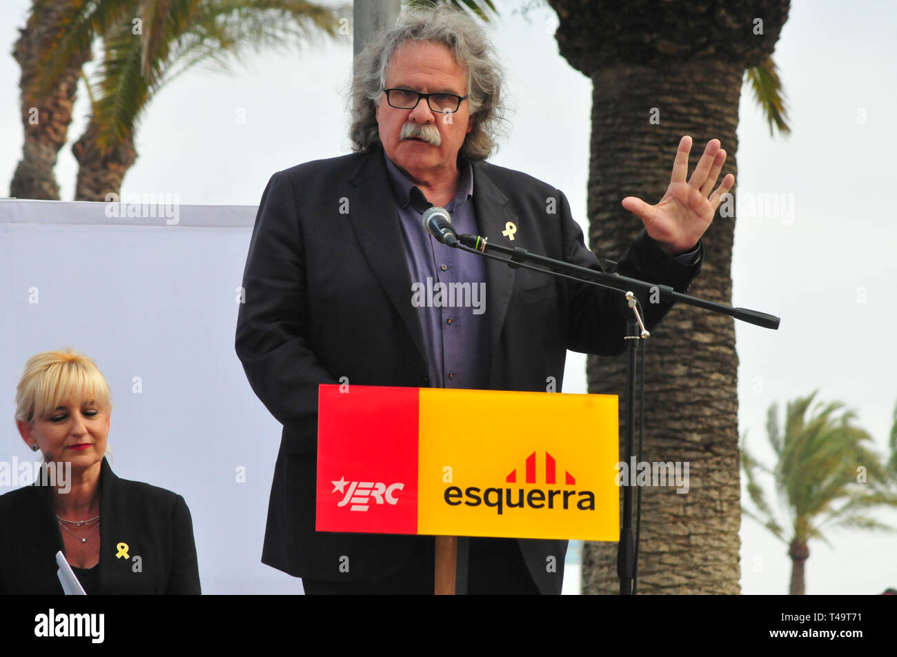Deputato al Congresso da ERC (Sinistra Repubblicana della Catalogna) Joan Trada visto parlare durante i parlamenti dell'agire politico in campagna elettorale per le prossime elezioni generali in El Vendrell. Foto Stock