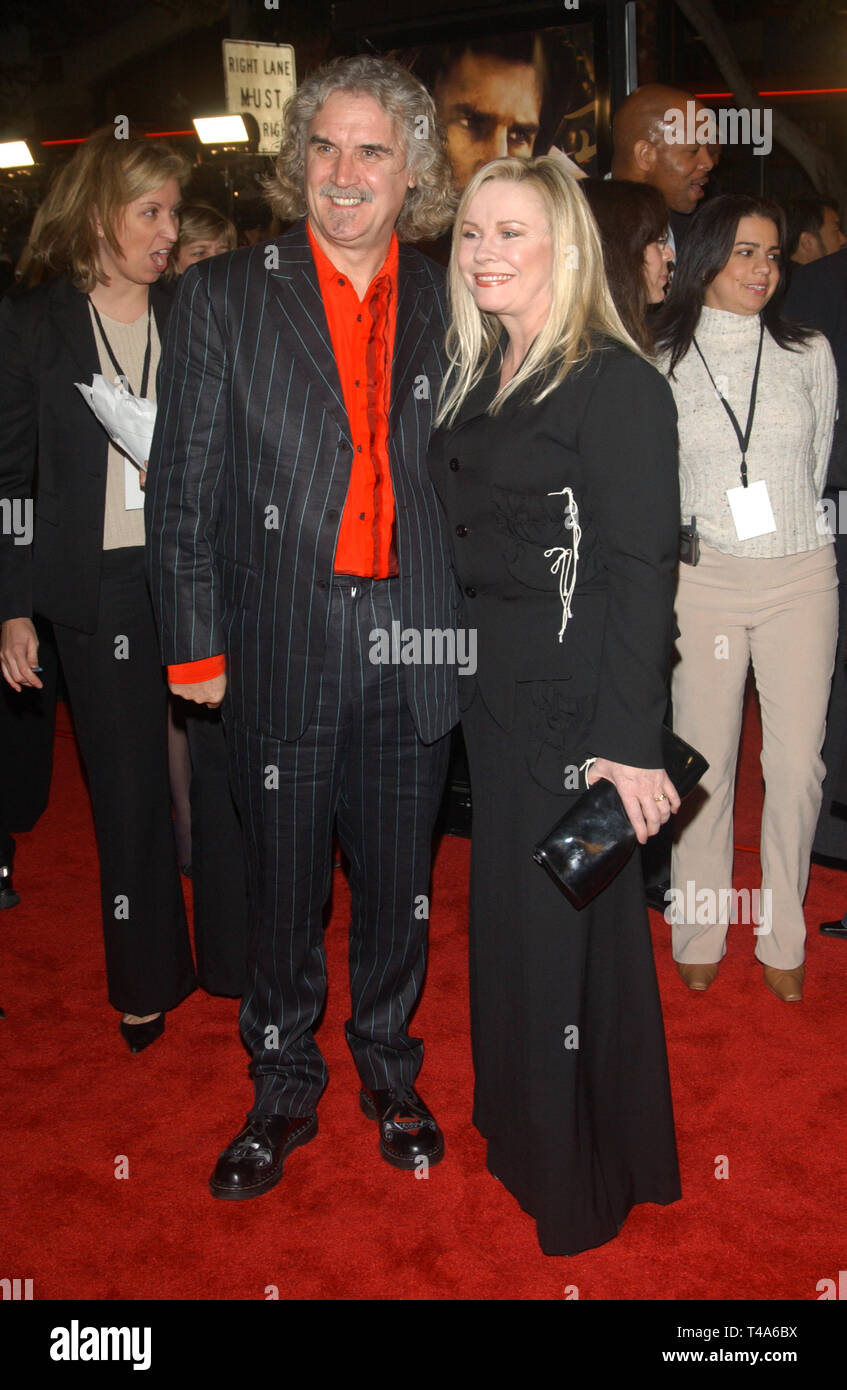 LOS ANGELES, CA. Dicembre 01, 2003: Billy Connolly e mia moglie PAMELA STEPHENSON presso il Los Angeles premiere del suo nuovo film l'ultimo Samurai. Foto Stock