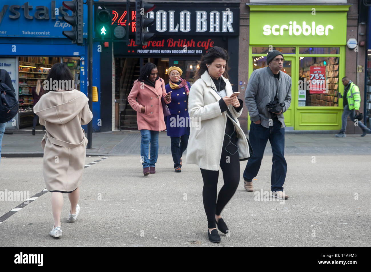 Londra - 17 febbraio 2019: la gente a piedi lungo la Strada di Liverpool. Foto Stock