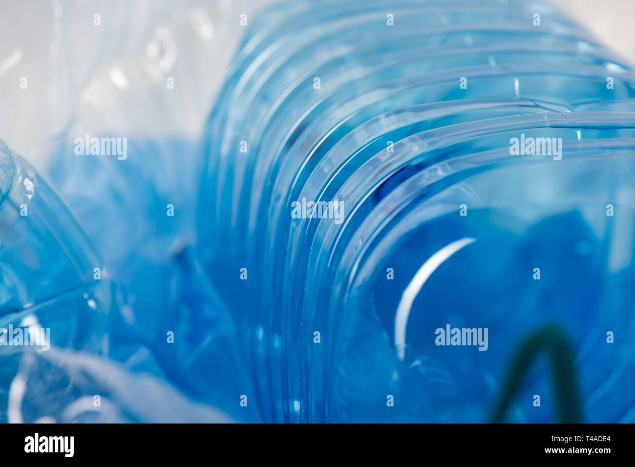 Esempi di chiara non decomponibile in contenitori di plastica presenta il problema Foto Stock