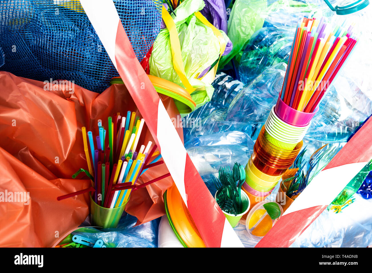 La massima quantità di diversi strumenti di plastica e le cose Foto Stock