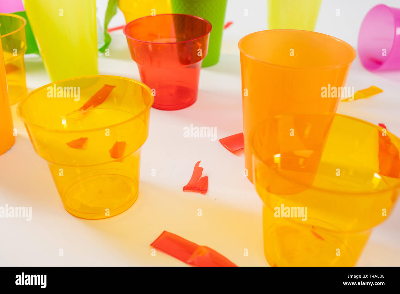 Trasparente arancione ventose di pericolose materiale in plastica Foto Stock