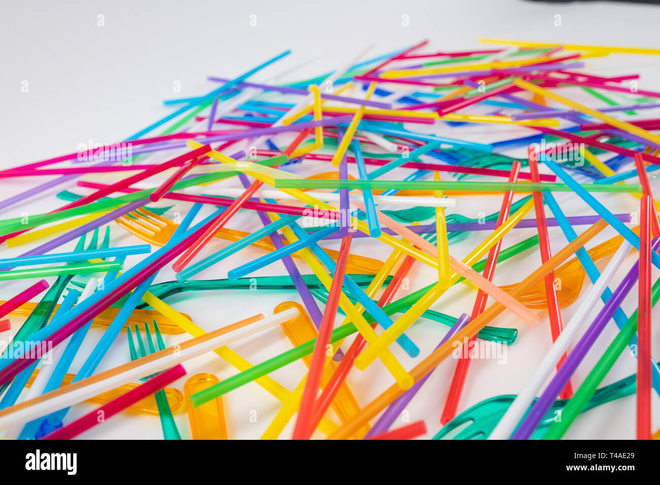 Pila di pericolose utensili di nocivi di materiale in plastica Foto Stock