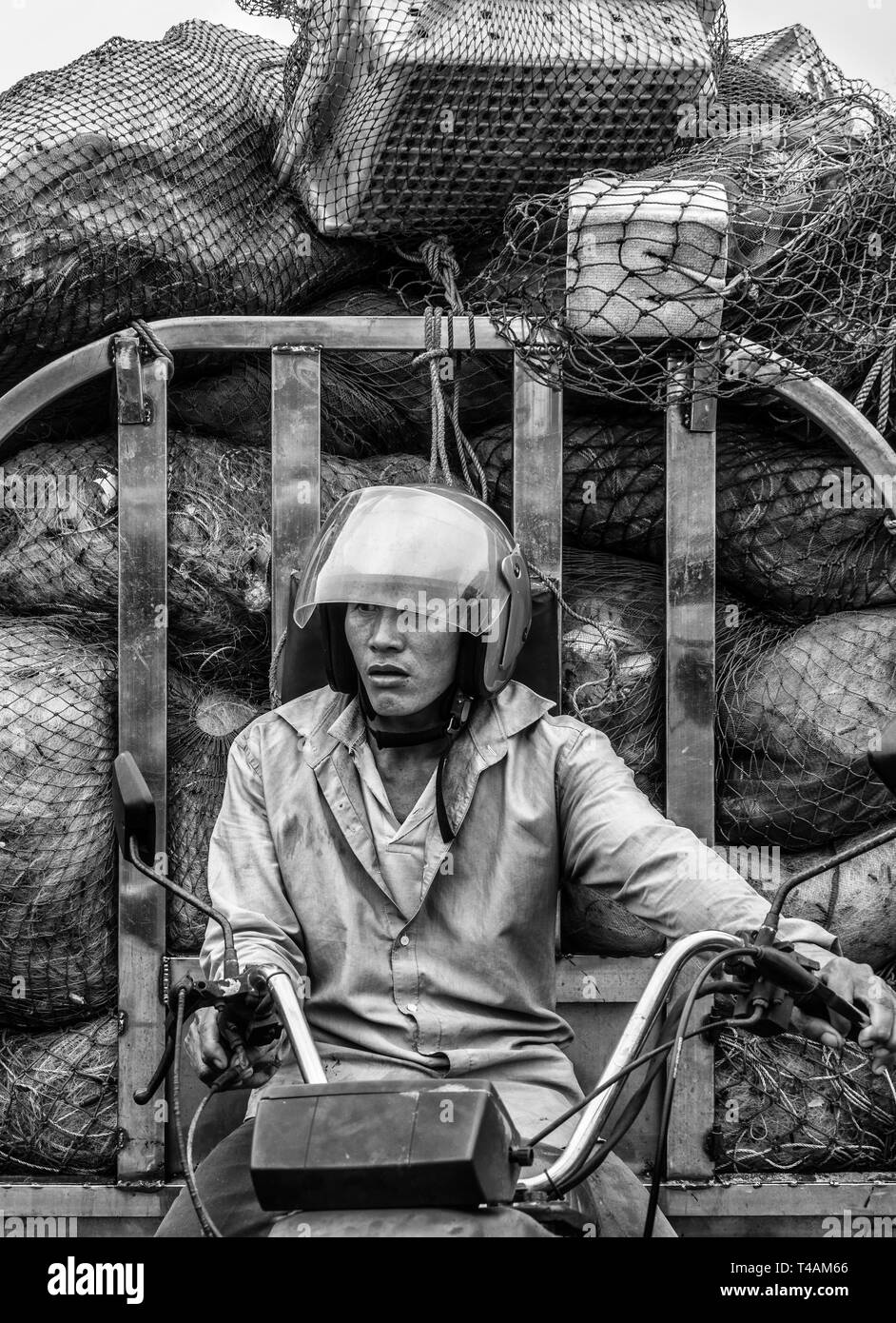 Pescatore vietnamita ritratto Foto Stock