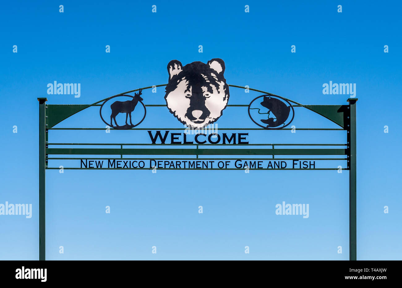 Nuovo Messico Dipartimento di selvaggina e pesce segno di benvenuto al nuovo ufficio regionale complesso in Roswell, New Mexico, negli Stati Uniti. Foto Stock