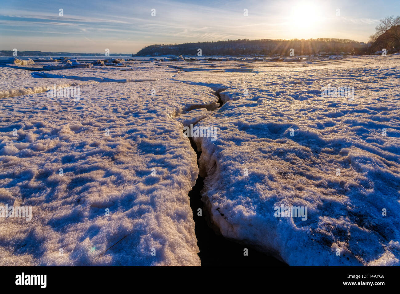 Pack ghiaccio sulla riva del San Lorenzo a Cap Rouge in Quebec Foto Stock