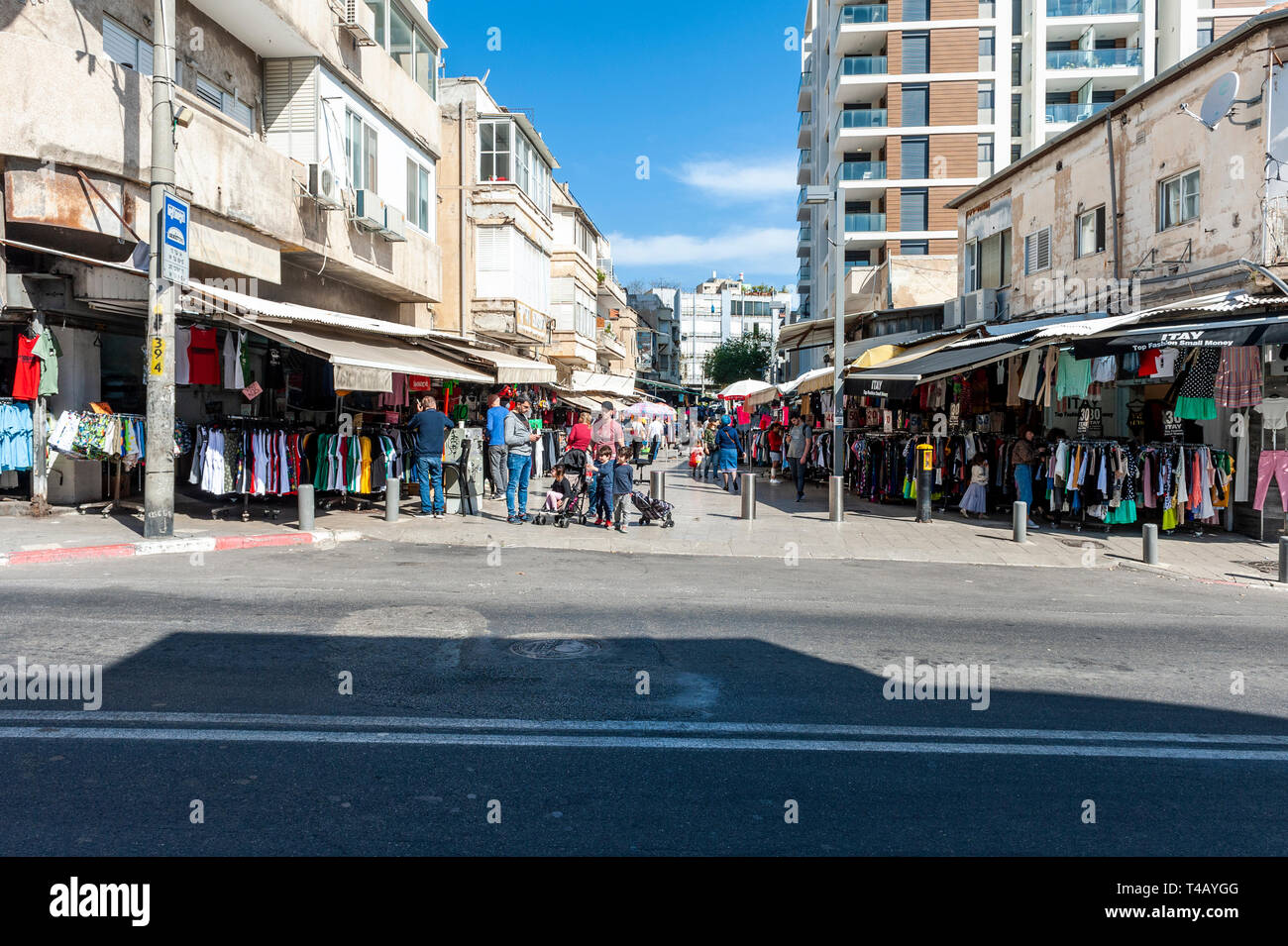 Israele, Tel Aviv-Yafo - 12 Aprile 2019: mercato Bezalel su King George street Foto Stock