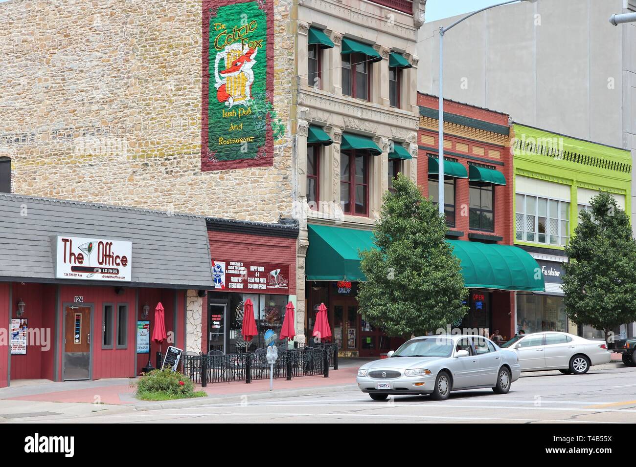 TOPEKA, Stati Uniti d'America - 25 giugno 2013: persone visitano il centro di Topeka nel Kansas, Stati Uniti. Topeka è la capitale dello stato del Kansas ed è la quarta grande Foto Stock