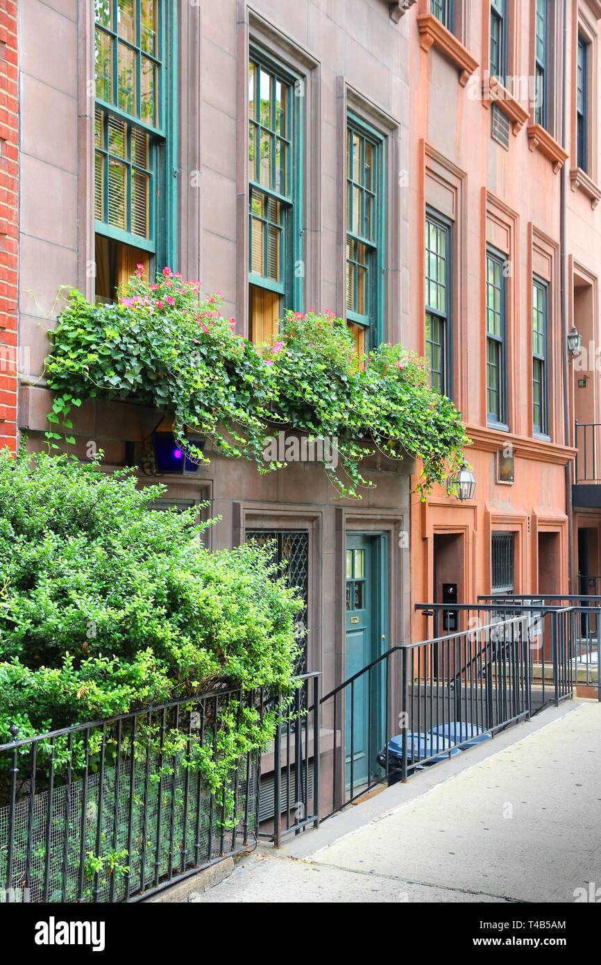 New York case di arenaria - vecchie case a schiera in Lenox Hill, Upper East Side di Manhattan. Foto Stock
